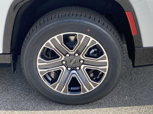 New 2025 Jeep Wagoneer L 4WD w/ Premium Group I image 18