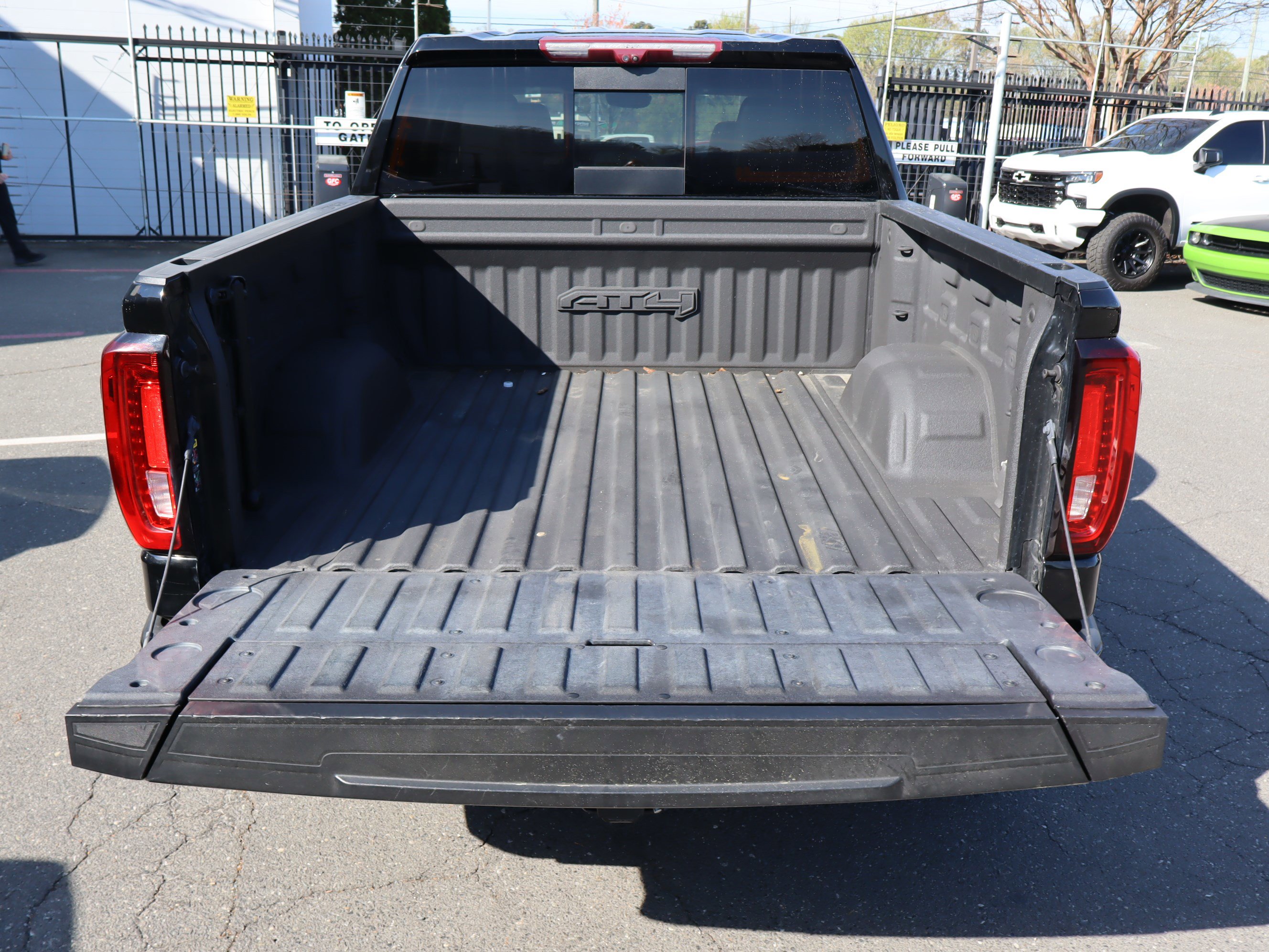Used 2023 GMC Sierra 1500 AT4 w/ AT4 Premium Package AWD/4WD image 14