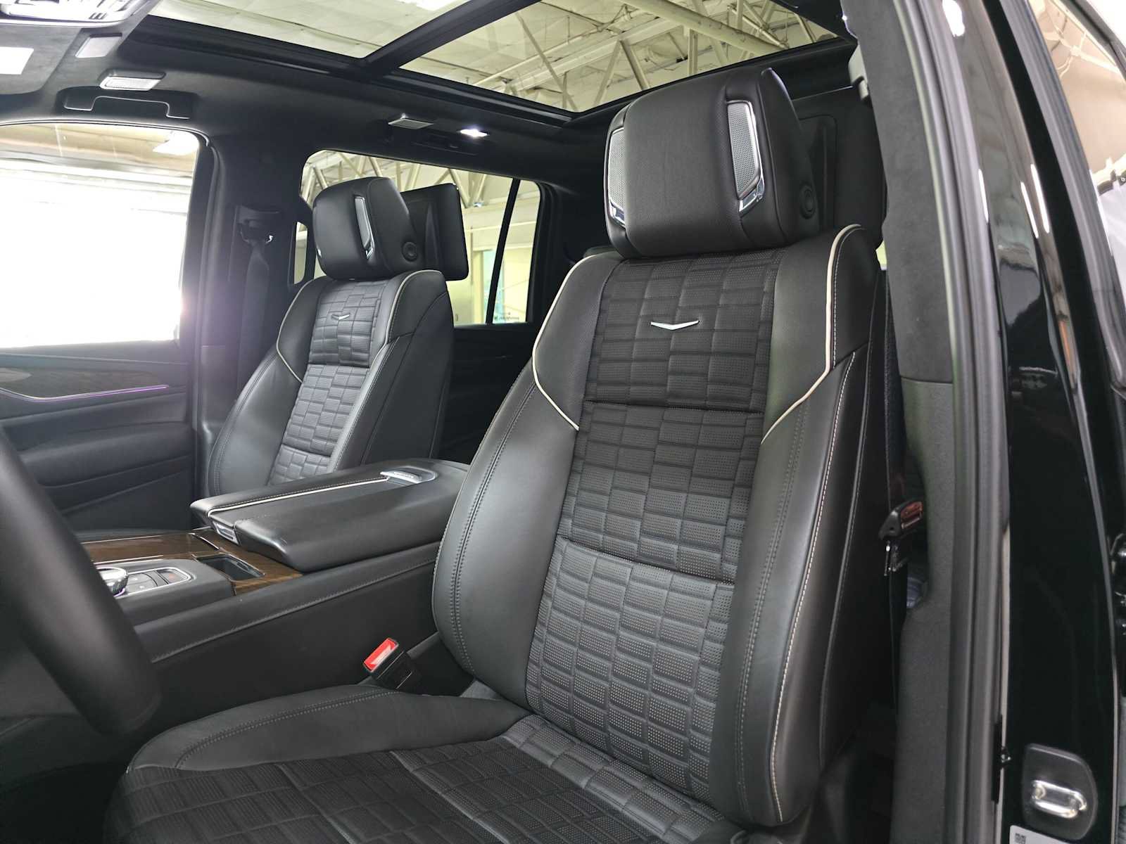 Used 2024 Cadillac Escalade ESV Premium Luxury Platinum AWD/4WD image 23