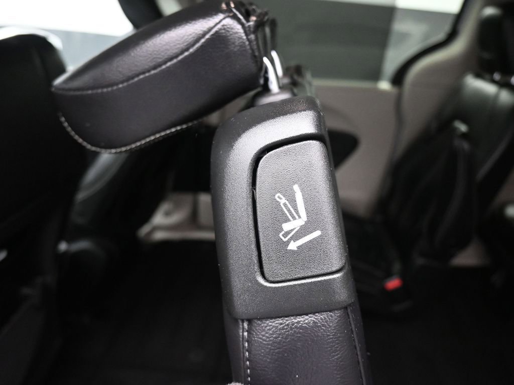 Used 2022 Chrysler Pacifica Touring-L image 37