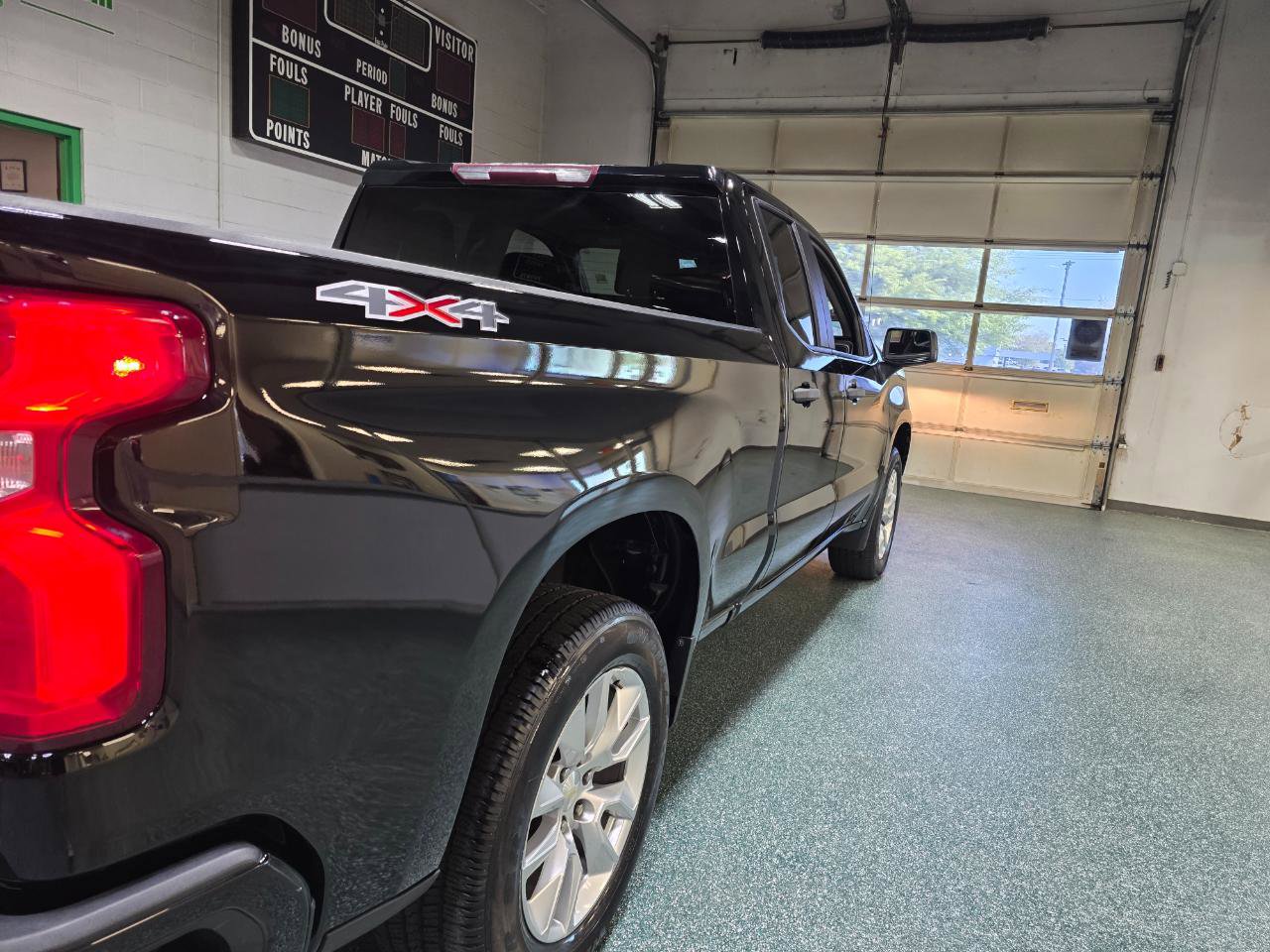 Used 2020 Chevrolet Silverado 1500 Custom w/ Custom Value Package AWD/4WD image 7