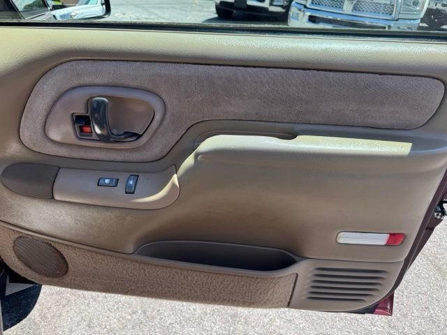 Used 1995 GMC Suburban 2500 AWD/4WD image 18