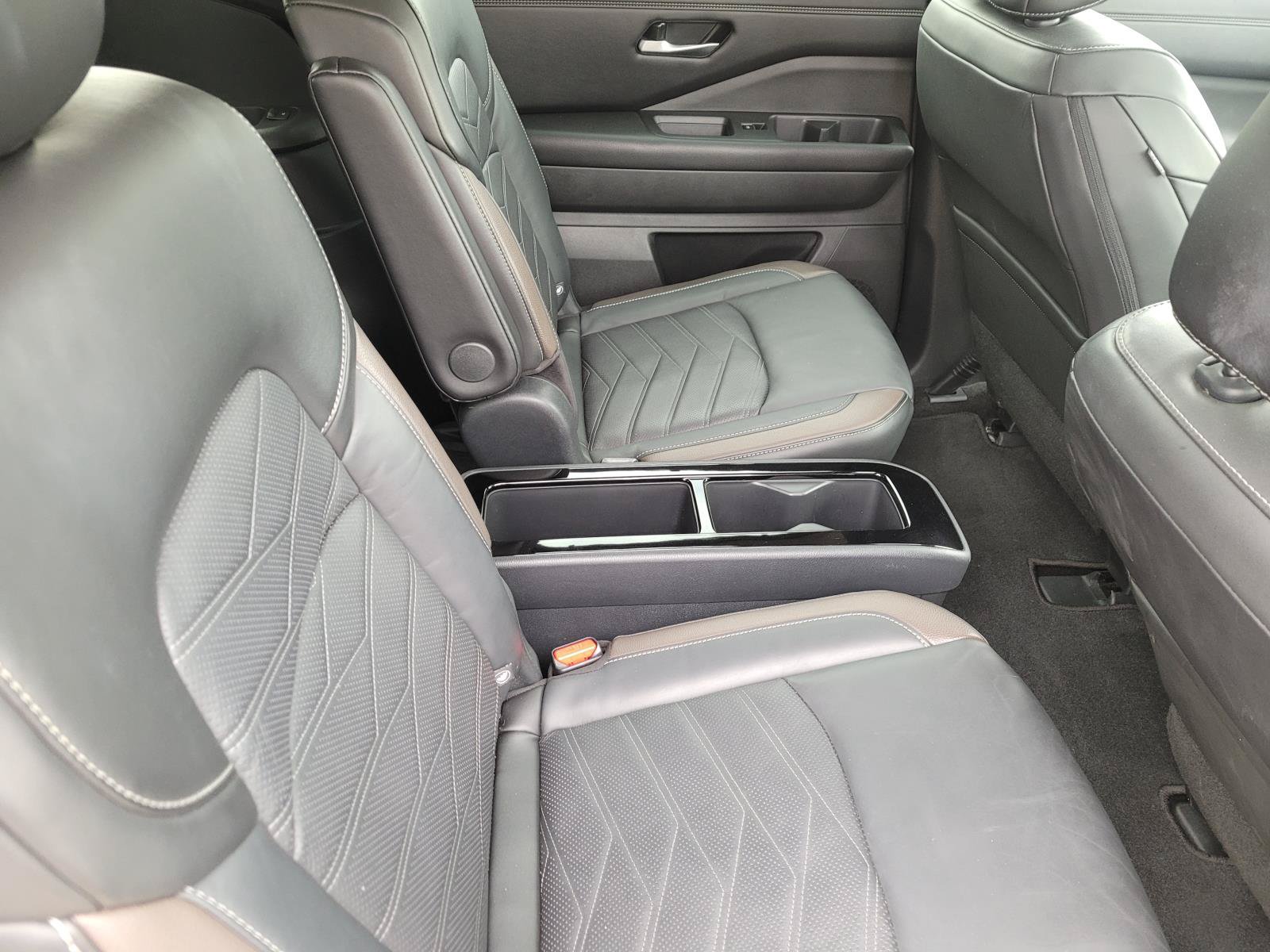 Used 2024 Nissan Pathfinder Platinum FWD image 13