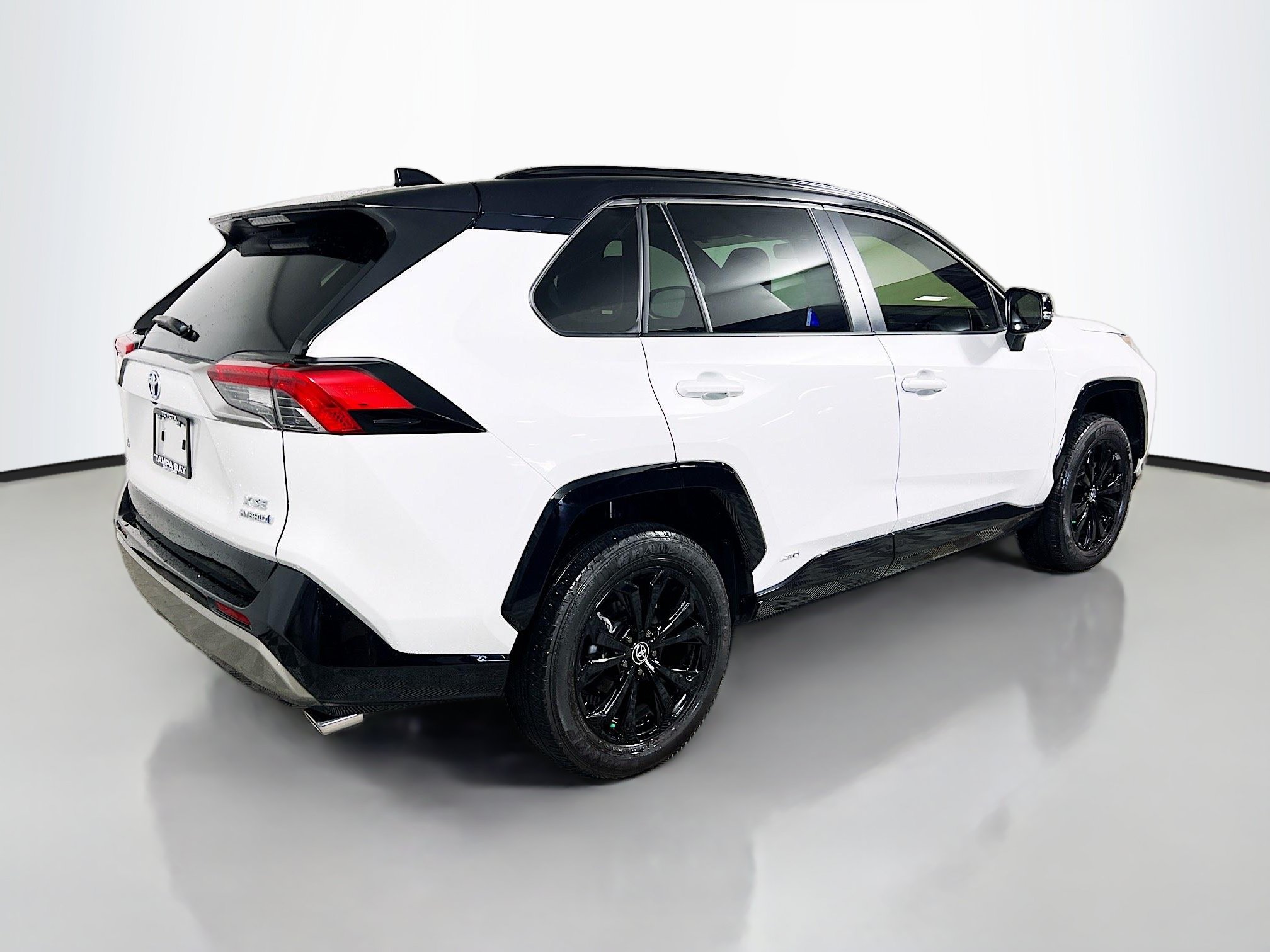 Used 2023 Toyota RAV4 XSE AWD/4WD image 4