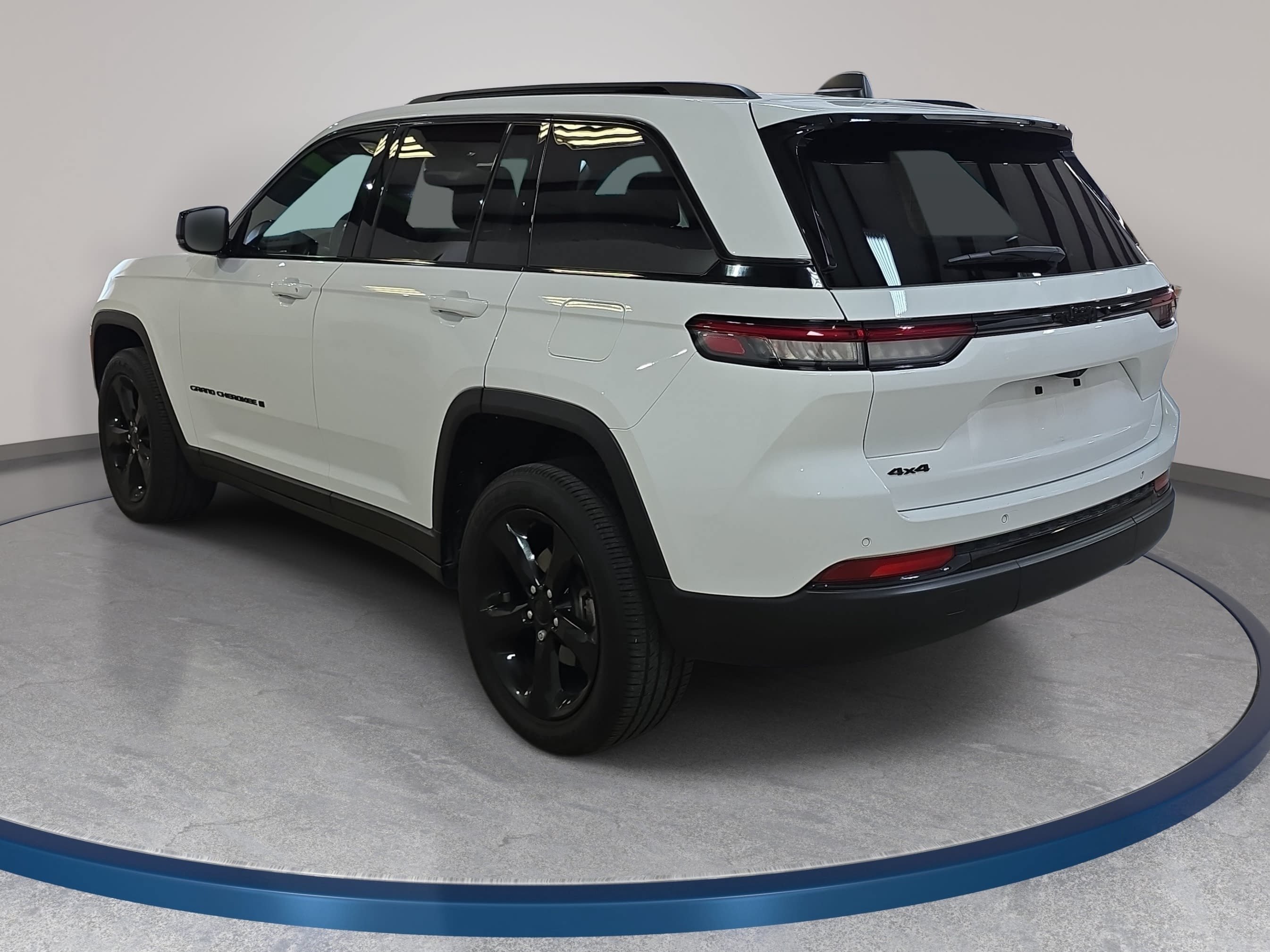 Used 2023 Jeep Grand Cherokee Altitude AWD/4WD image 8