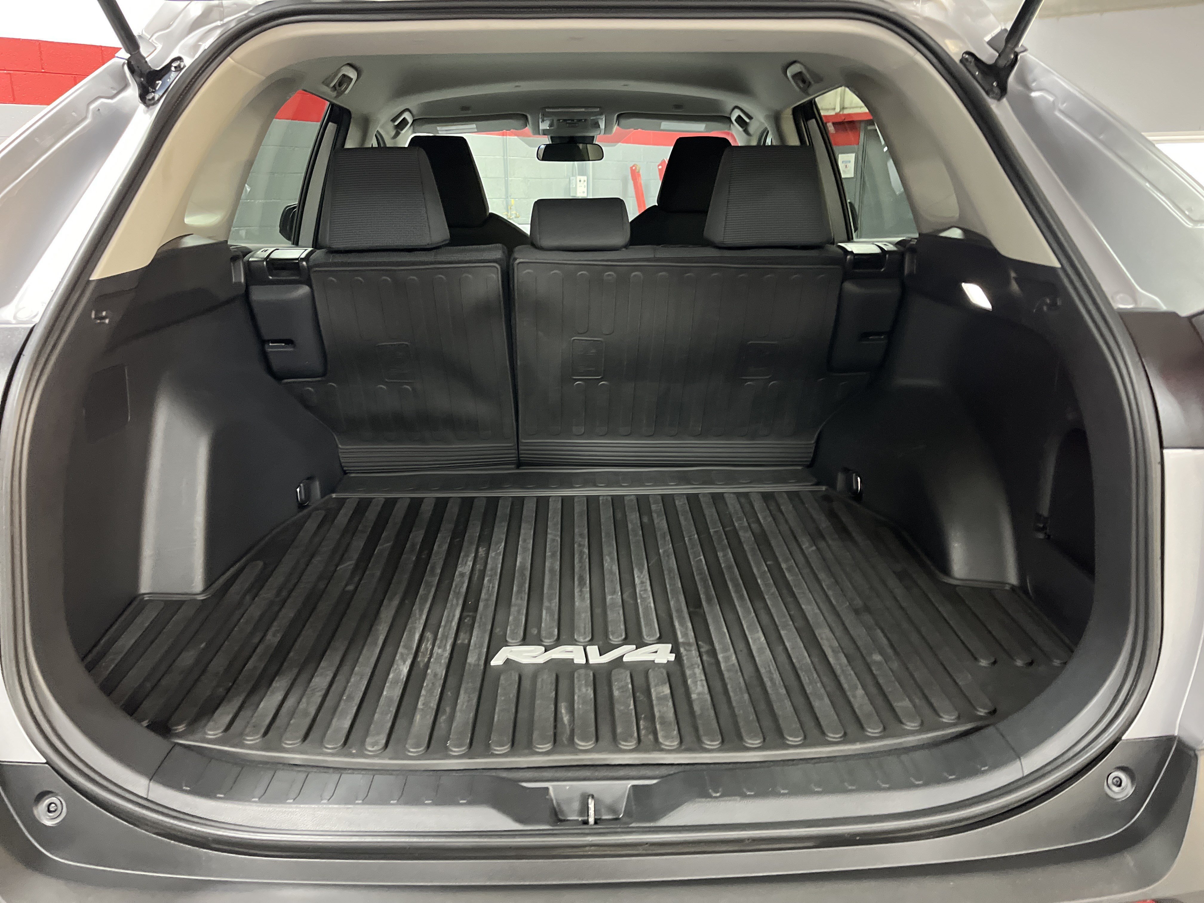 Certified 2024 Toyota RAV4 LE FWD image 31