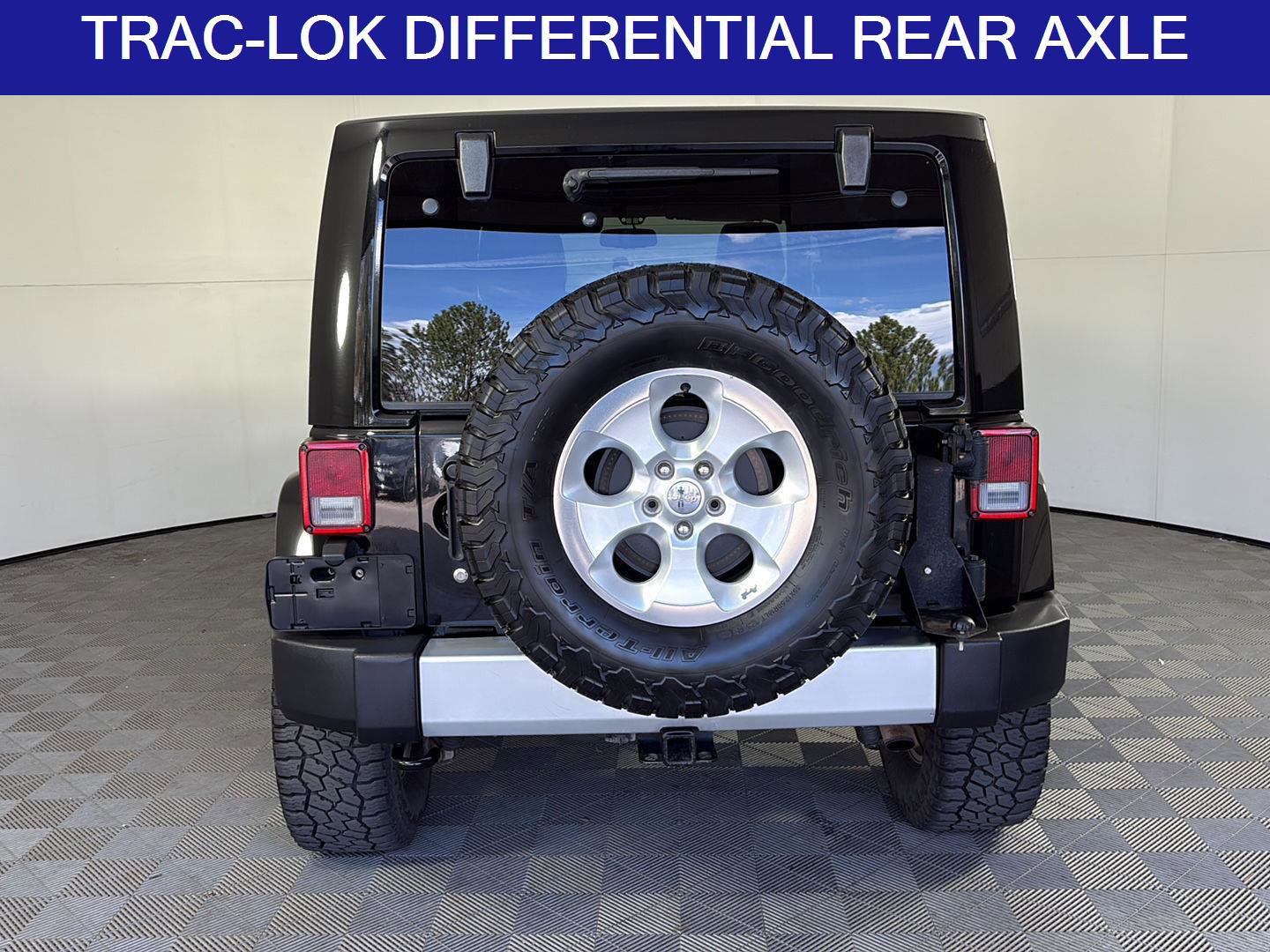 Used 2015 Jeep Wrangler Unlimited Sahara w/ Connectivity Group image 6