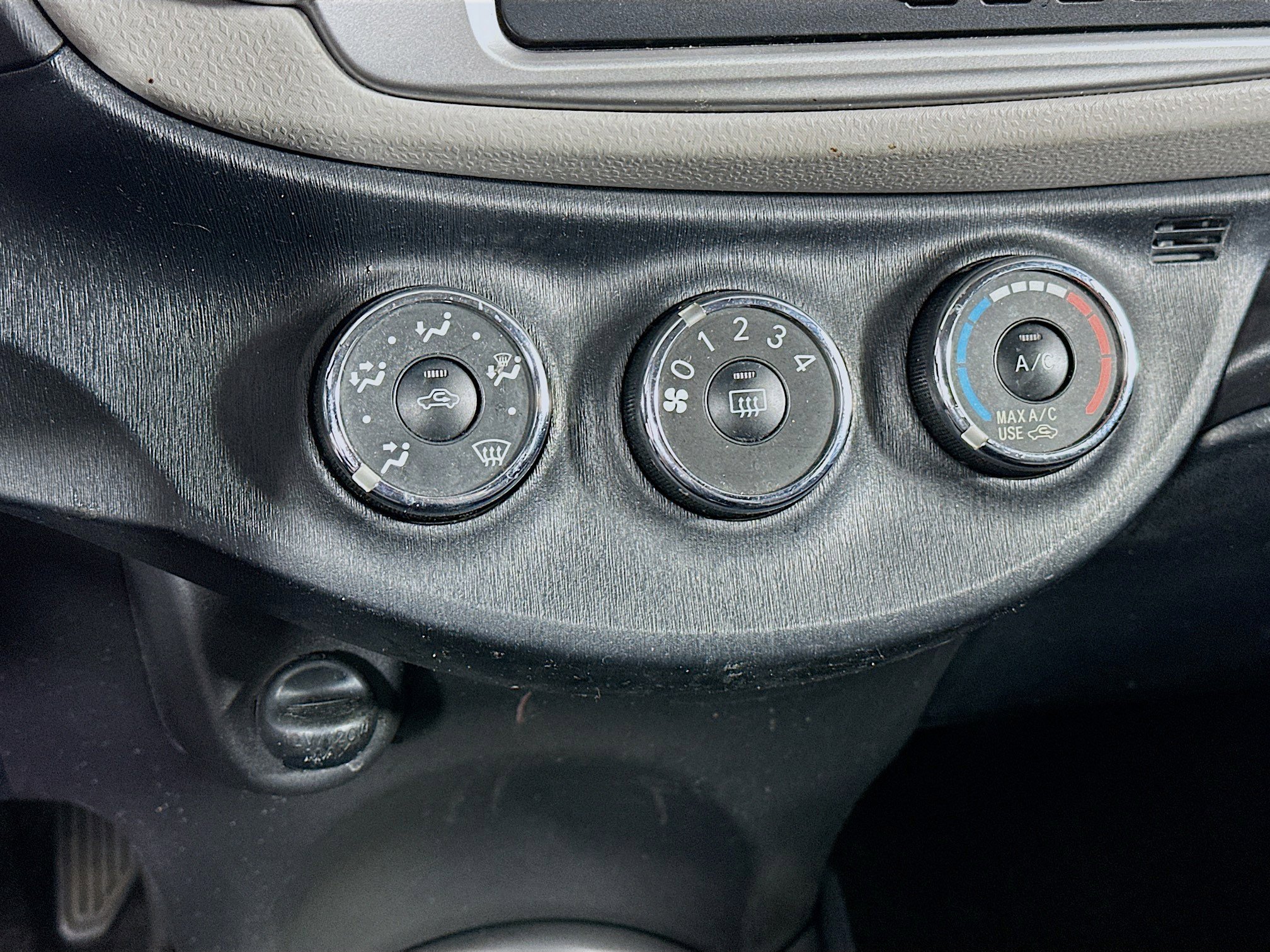 Used 2013 Toyota Yaris LE image 22