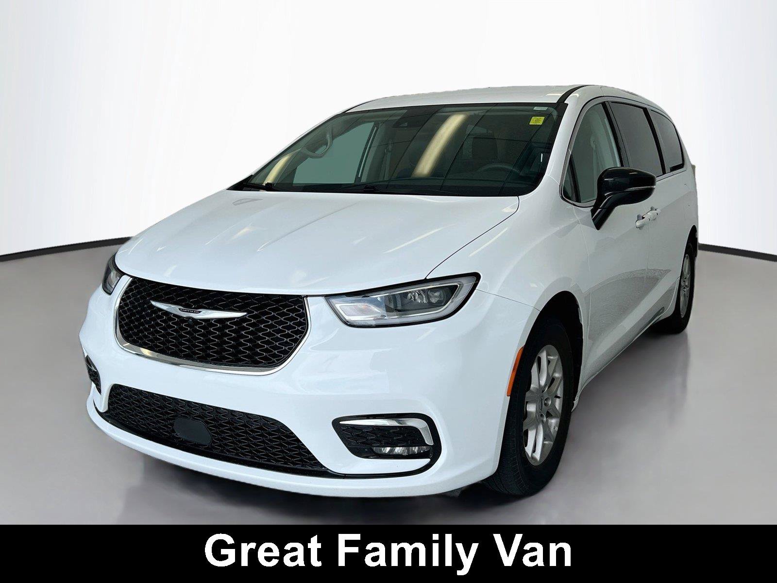 Used 2024 Chrysler Pacifica Touring-L FWD image 4