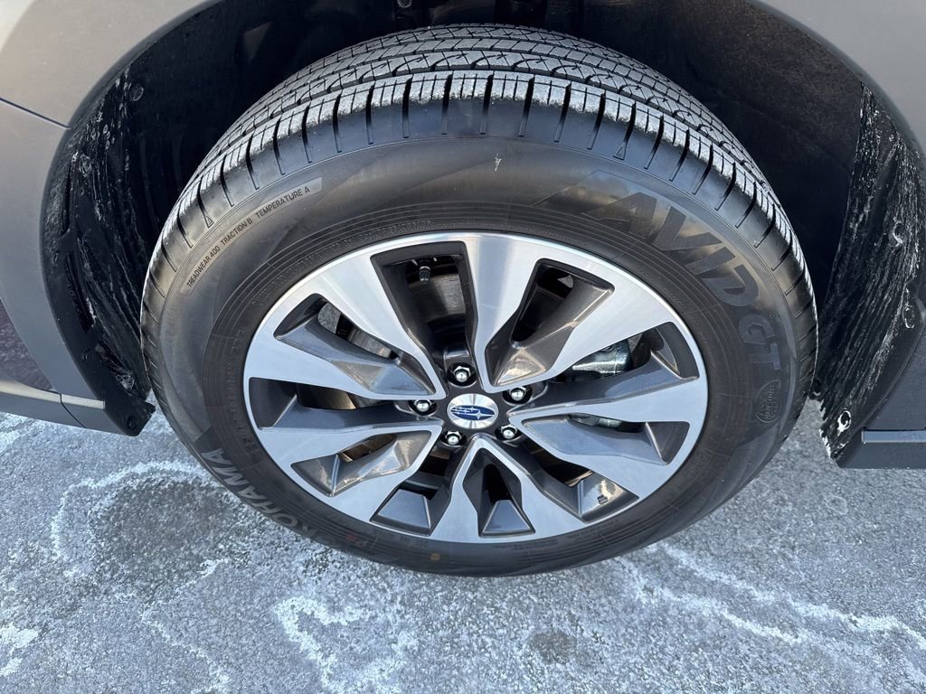 Used 2025 Subaru Outback Limited image 11