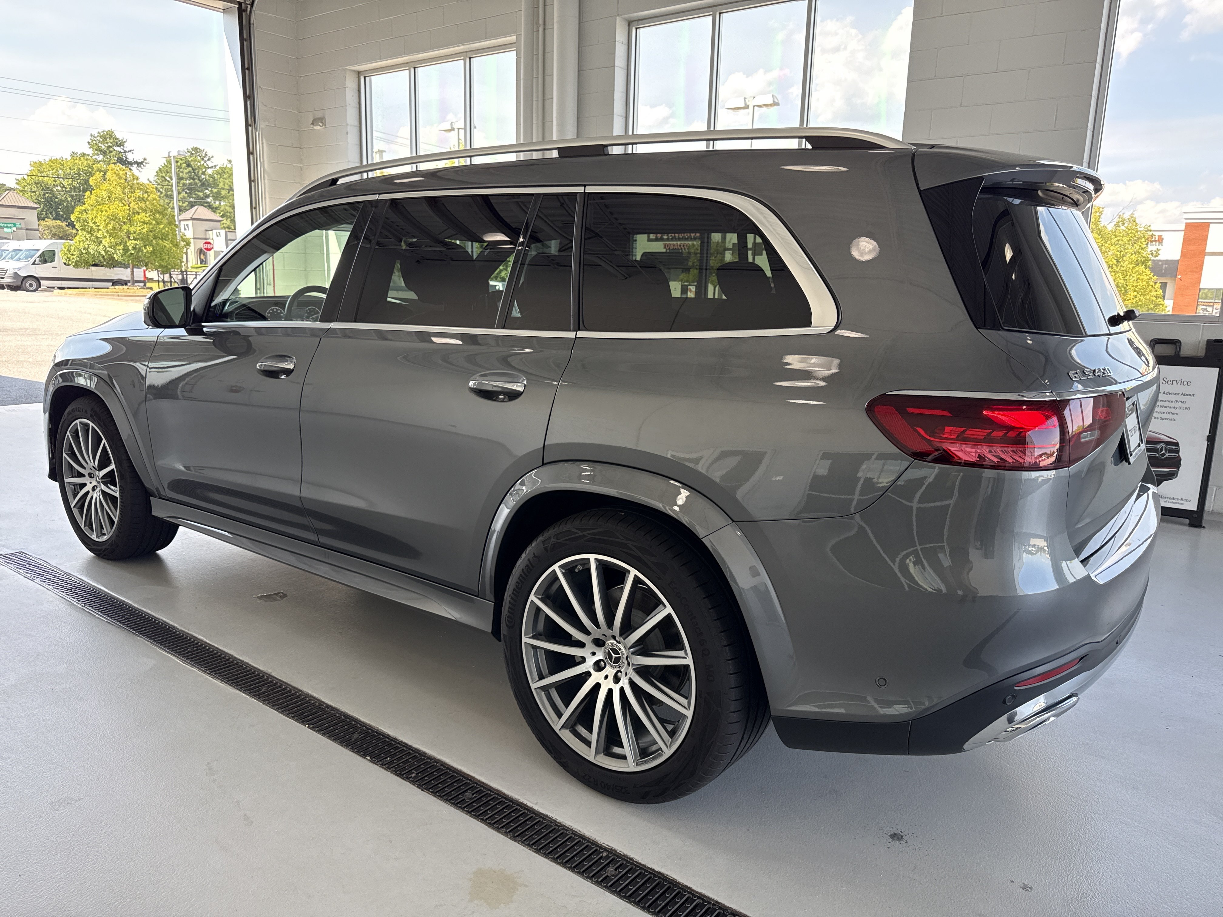 Certified 2025 Mercedes-Benz GLS 450 4MATIC image 8