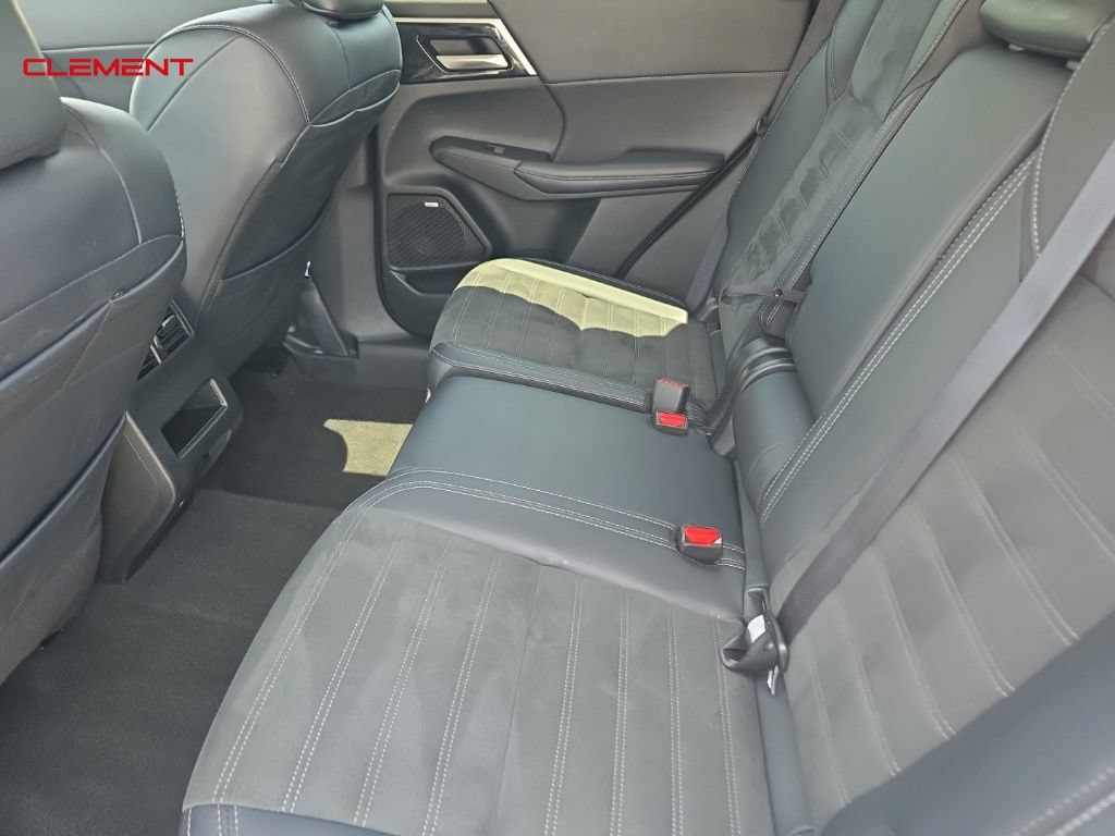 Used 2025 Mitsubishi Outlander SE AWD/4WD image 23