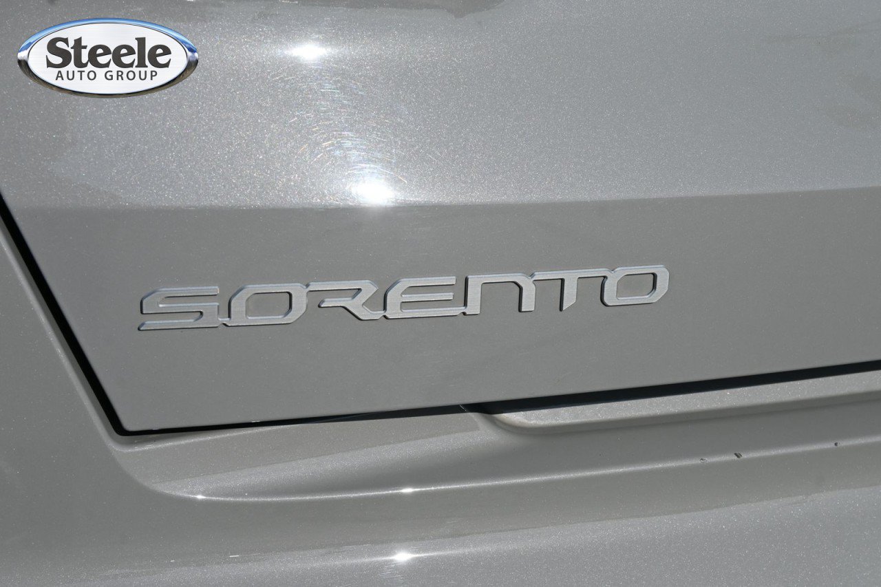 Used 2023 Kia Sorento EX w/ Panoramic Sunroof Package FWD image 23