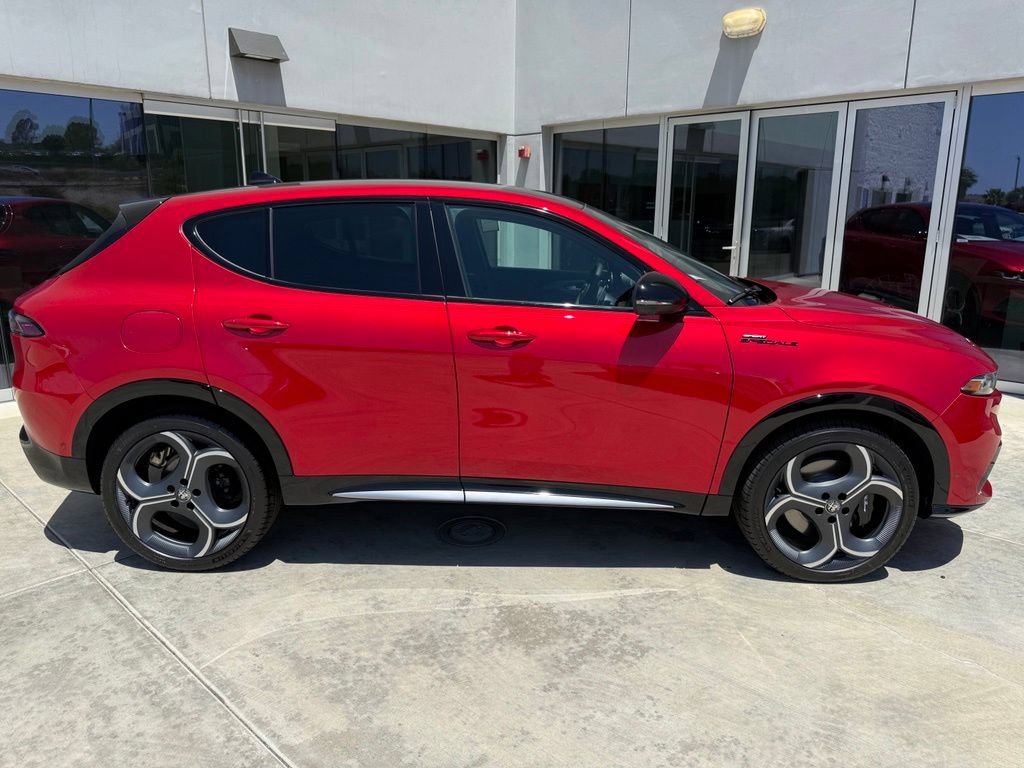 New 2026 Alfa Romeo Tonale w/ Active Assist Package AWD/4WD image 2