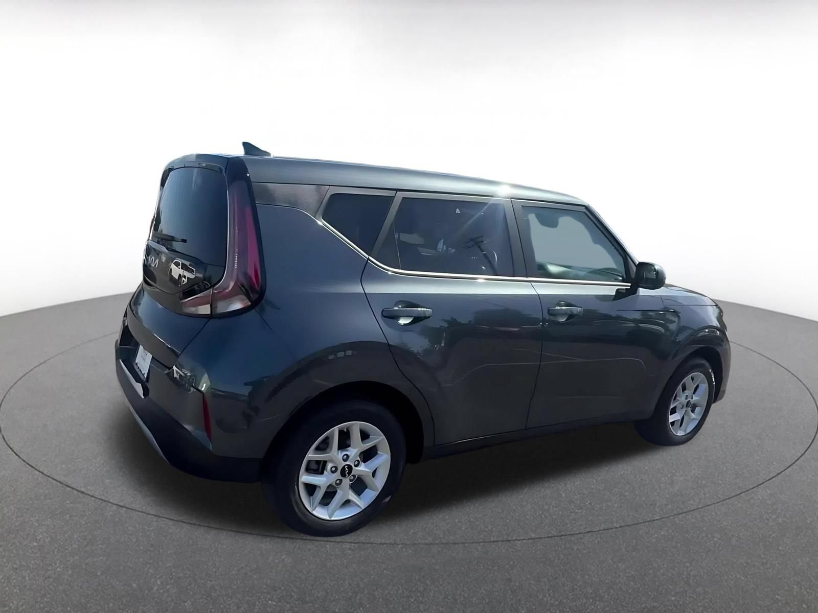 Used 2025 Kia Soul LX w/ LX Technology Package FWD image 15