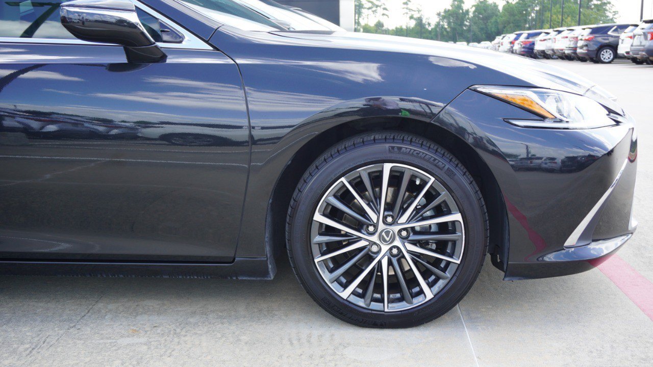 Used 2023 Lexus ES 350 w/ Premium Package FWD image 4