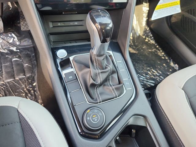 New 2025 Volkswagen Taos SE image 13