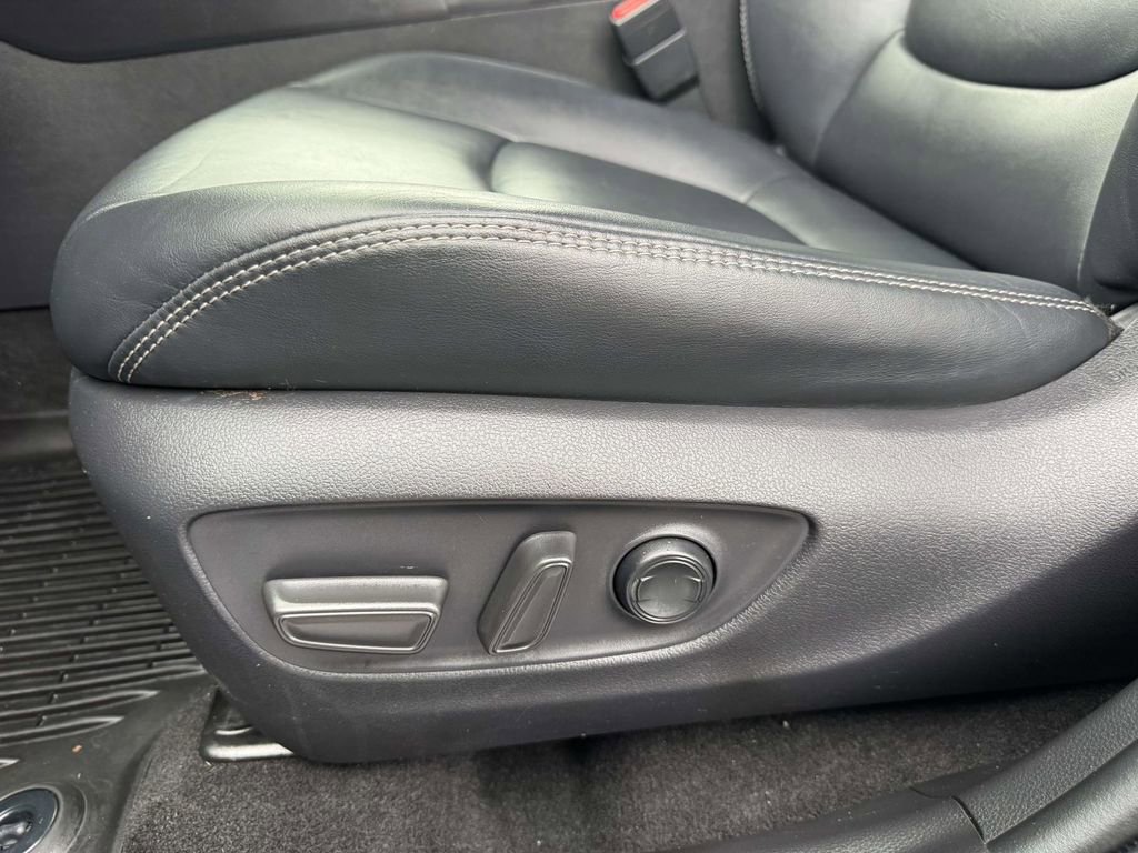 Used 2020 Toyota RAV4 XLE Premium image 19