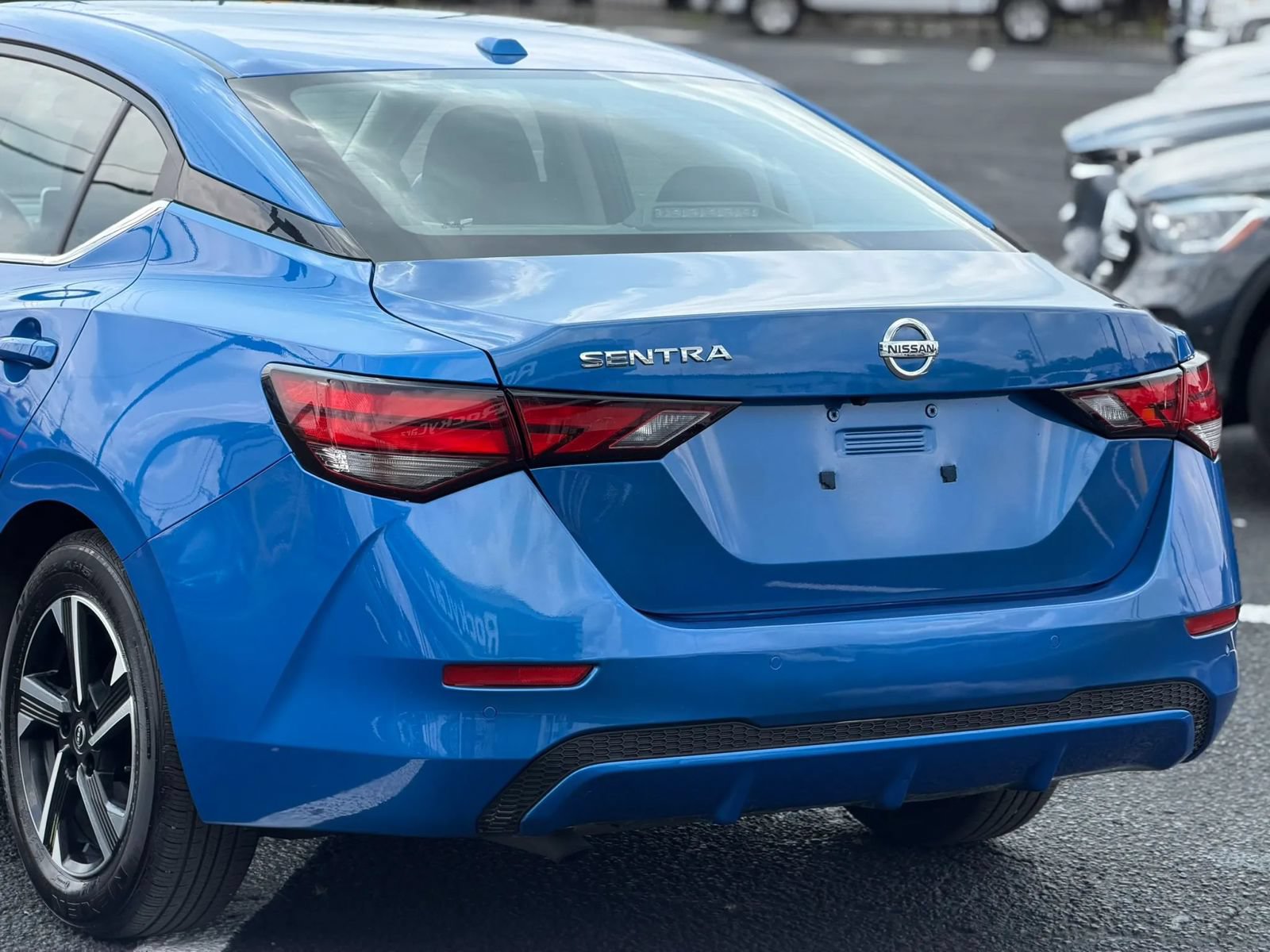 Used 2025 Nissan Sentra SV FWD image 5