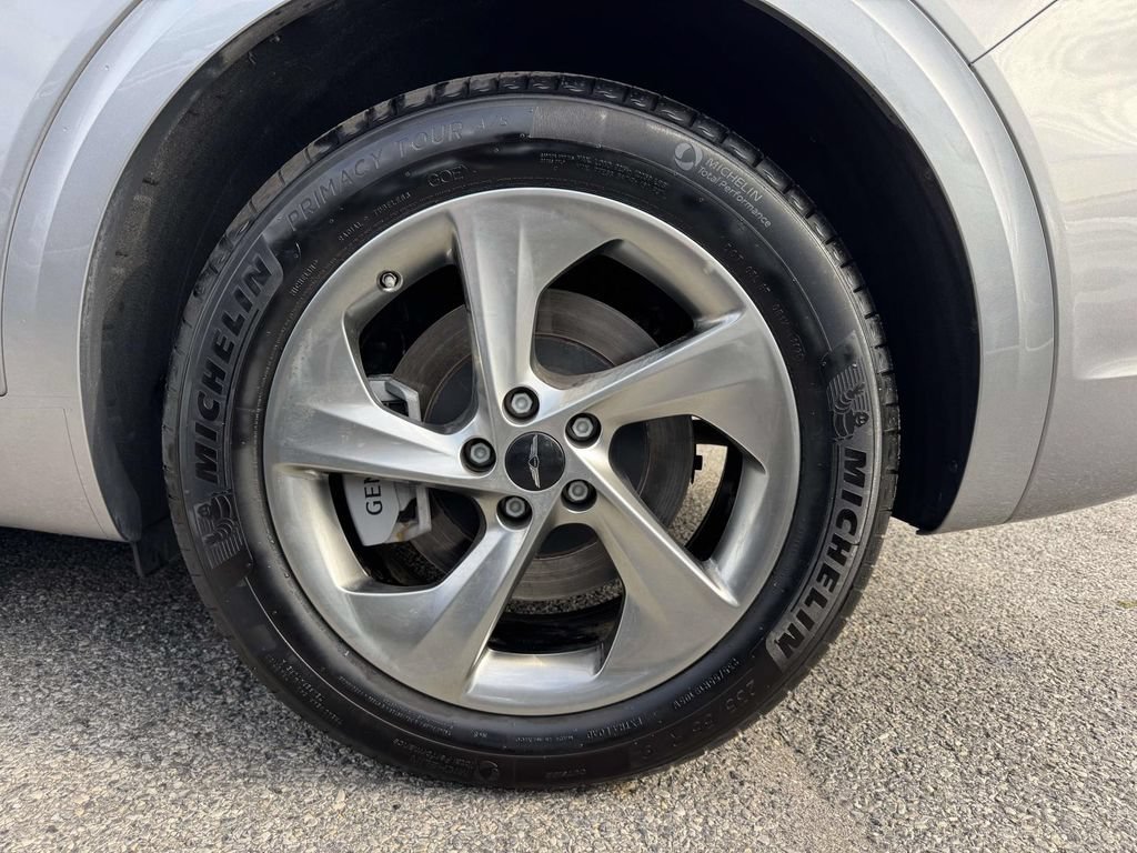 Certified 2026 Genesis GV70 2.5T Advanced AWD/4WD image 9