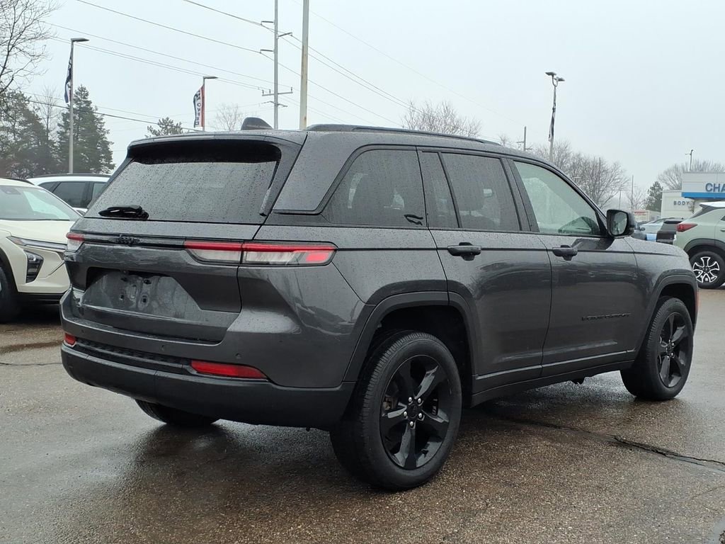 Used 2023 Jeep Grand Cherokee Altitude image 5