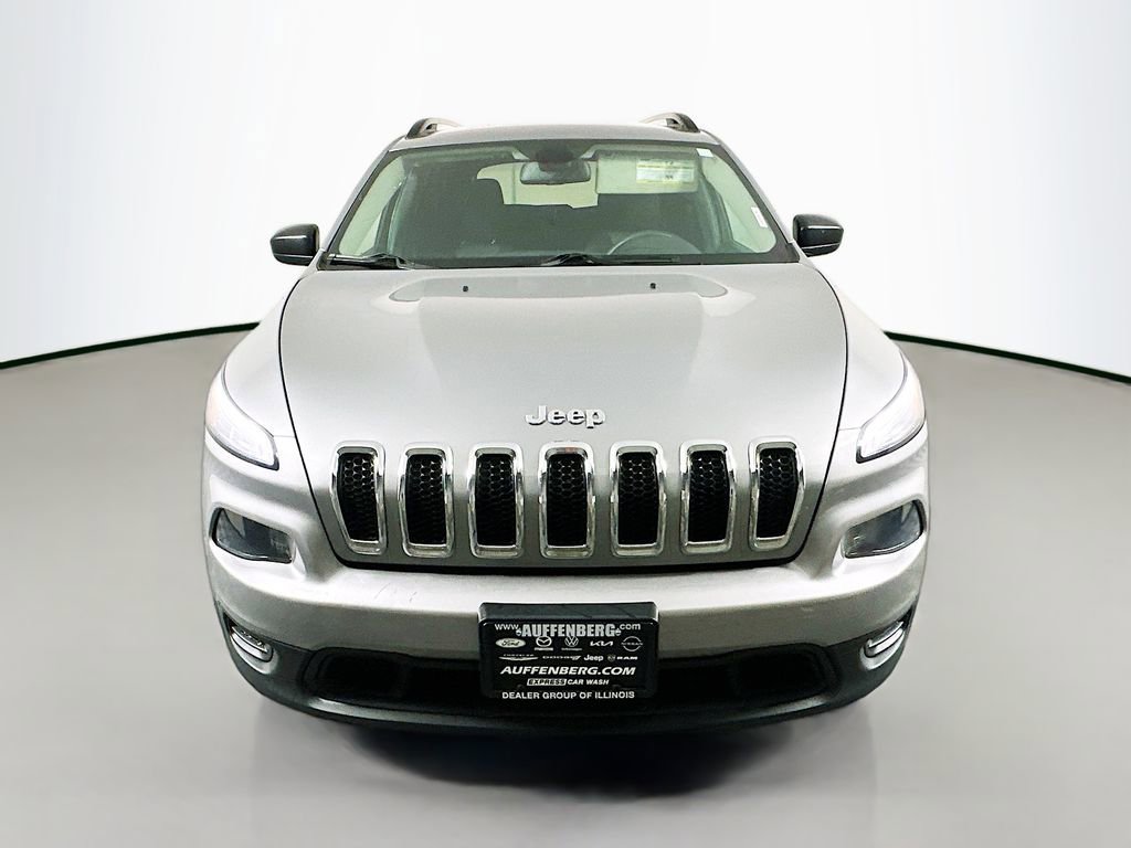Used 2016 Jeep Cherokee Sport FWD image 2