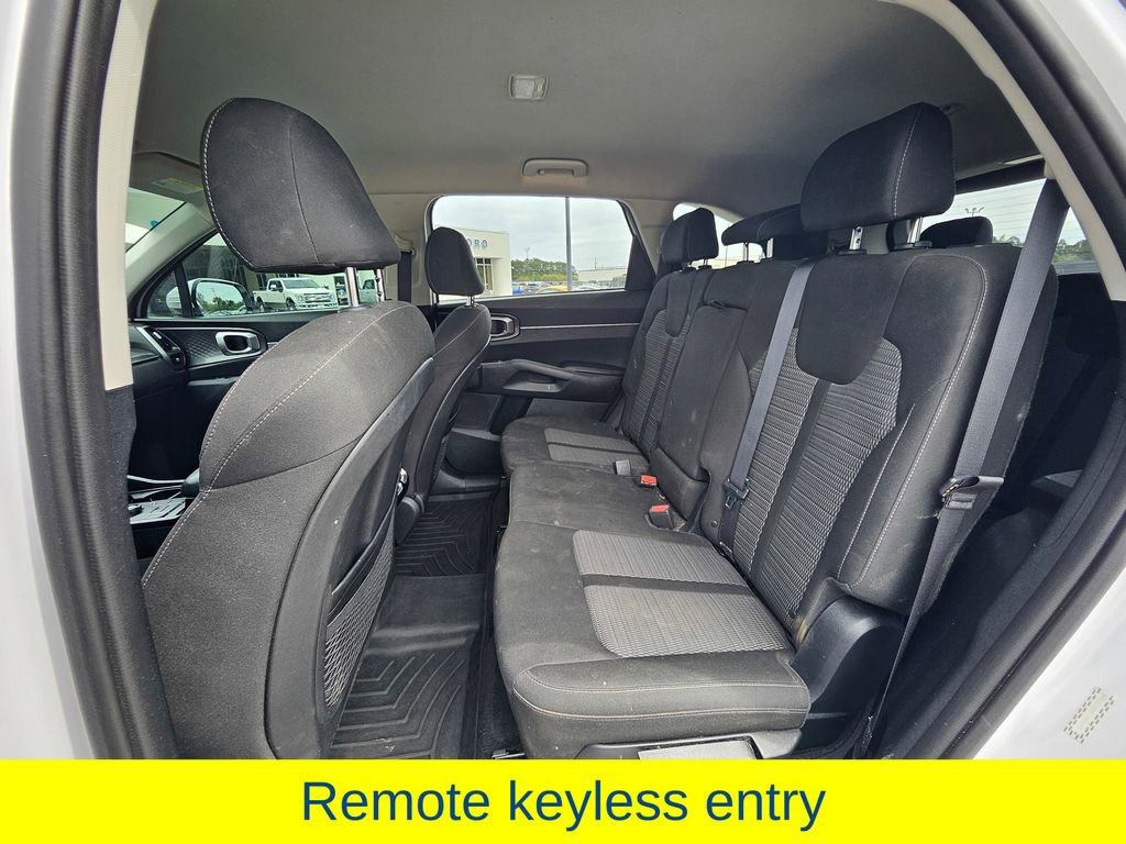 Used 2022 Kia Sorento LX image 15