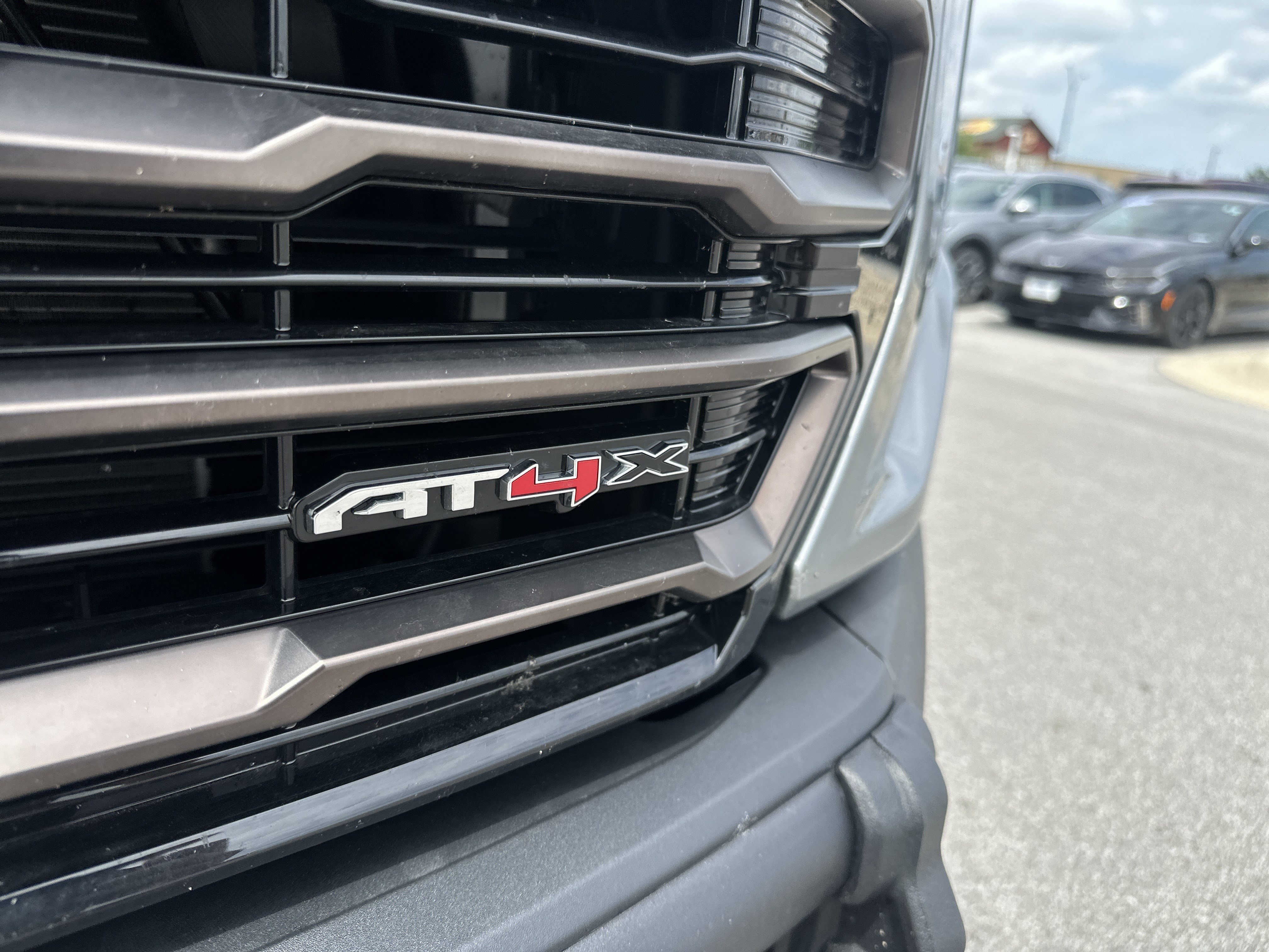 Used 2026 GMC Sierra 1500 AT4X w/ LPO, Black Badging Package AWD/4WD image 11