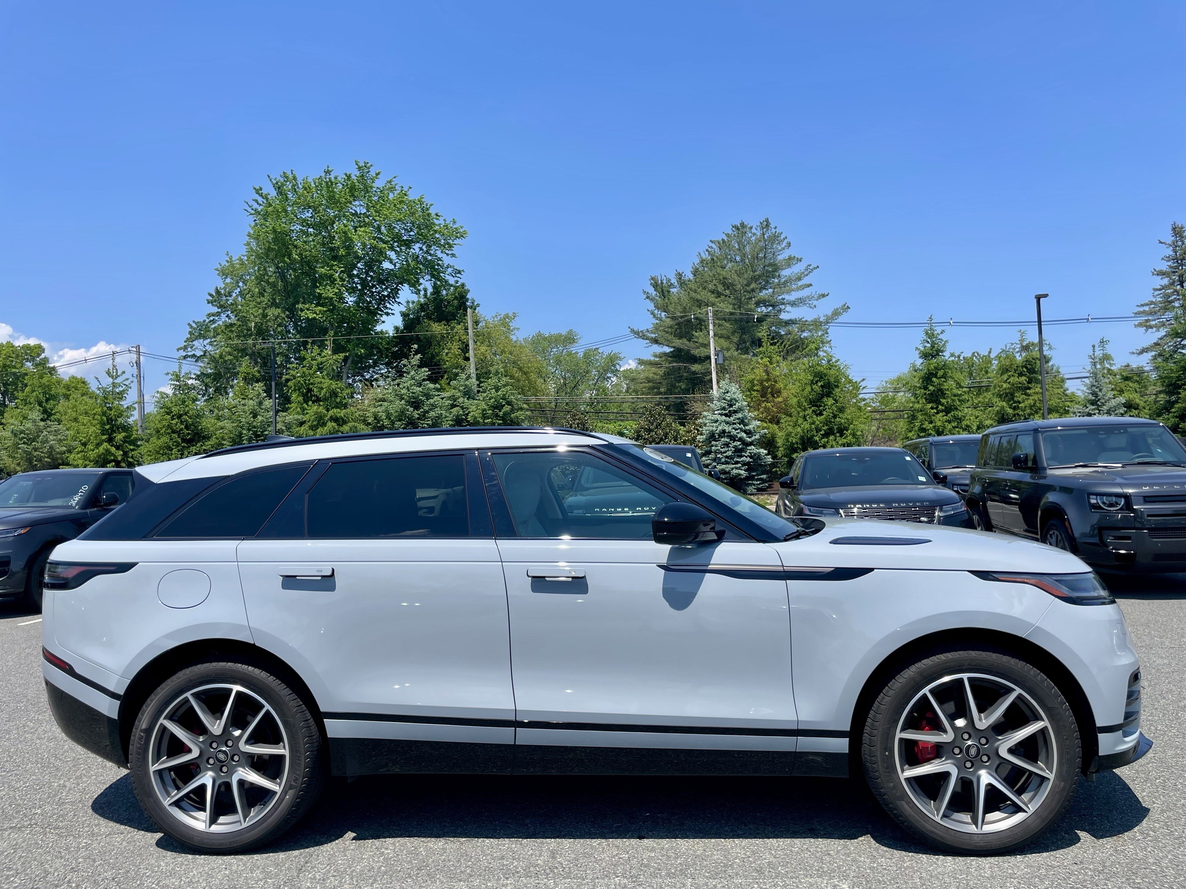 Certified 2025 Land Rover Range Rover Velar Dynamic SE AWD/4WD image 4