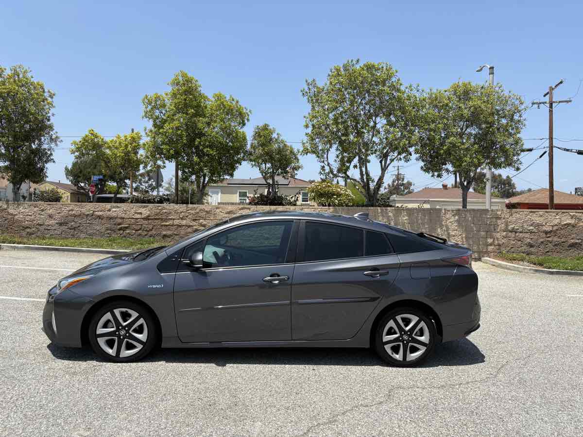 Used 2017 Toyota Prius Four Touring image 6