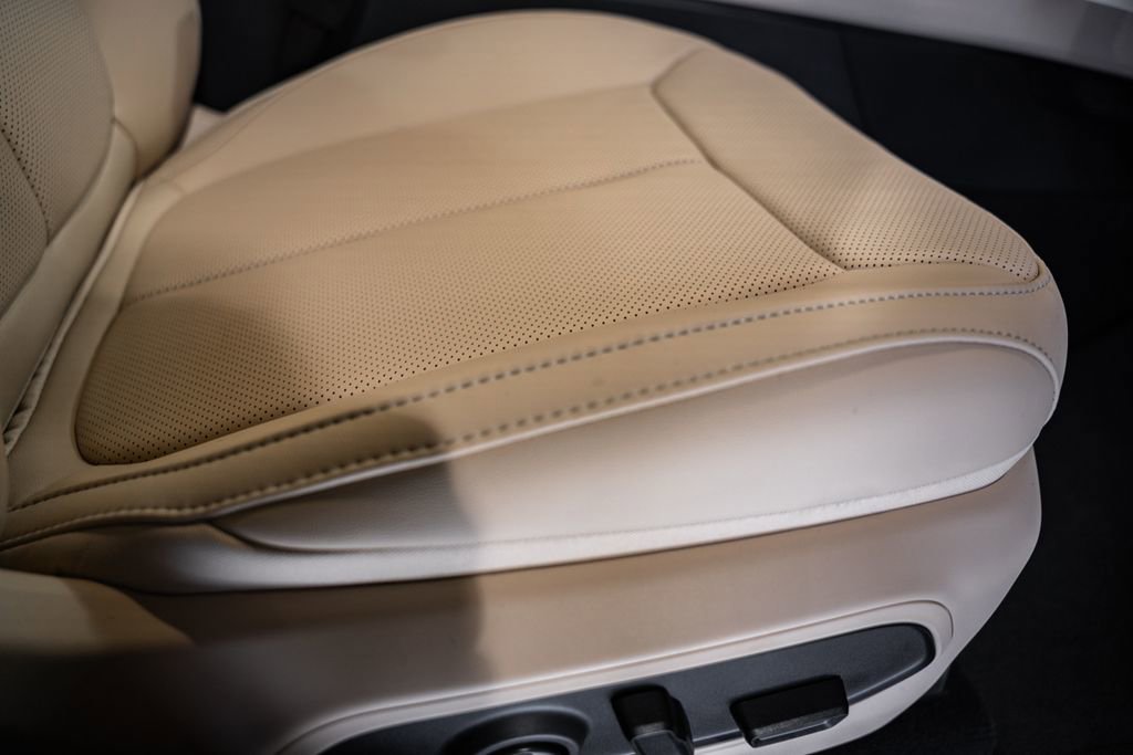 New 2025 Jeep Grand Cherokee Limited w/ Luxury Tech Group II image 36