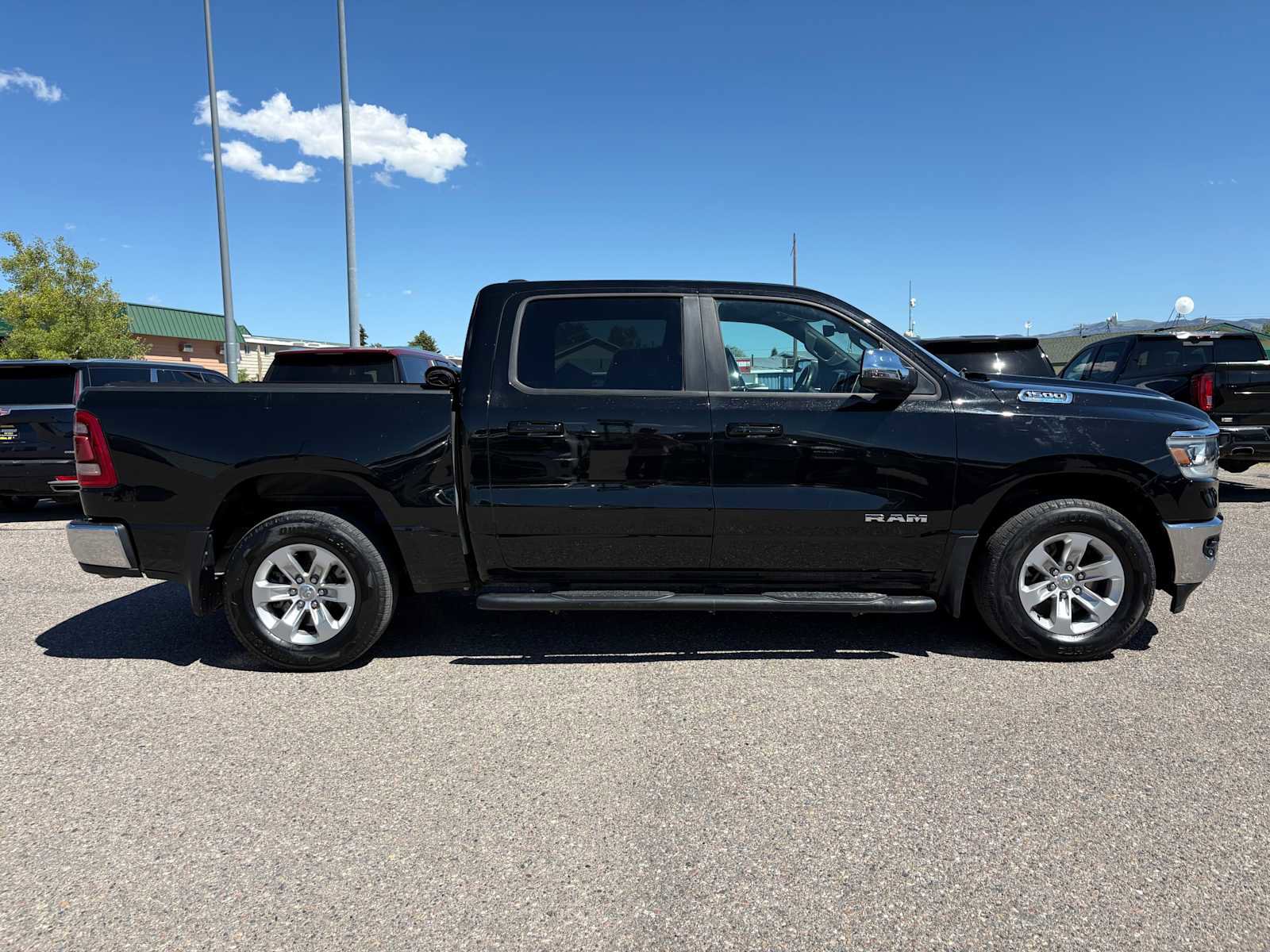 Used 2023 RAM 1500 Laramie AWD/4WD image 2