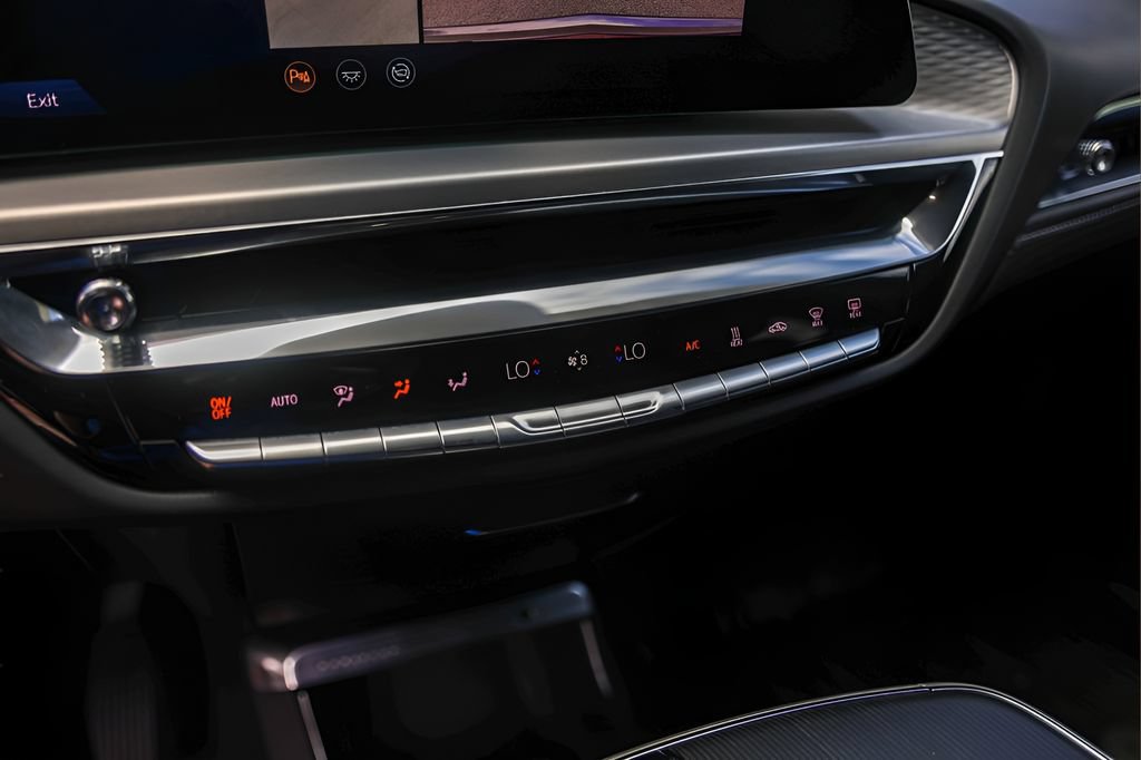 Certified 2024 Cadillac Lyriq Luxury AWD/4WD image 18