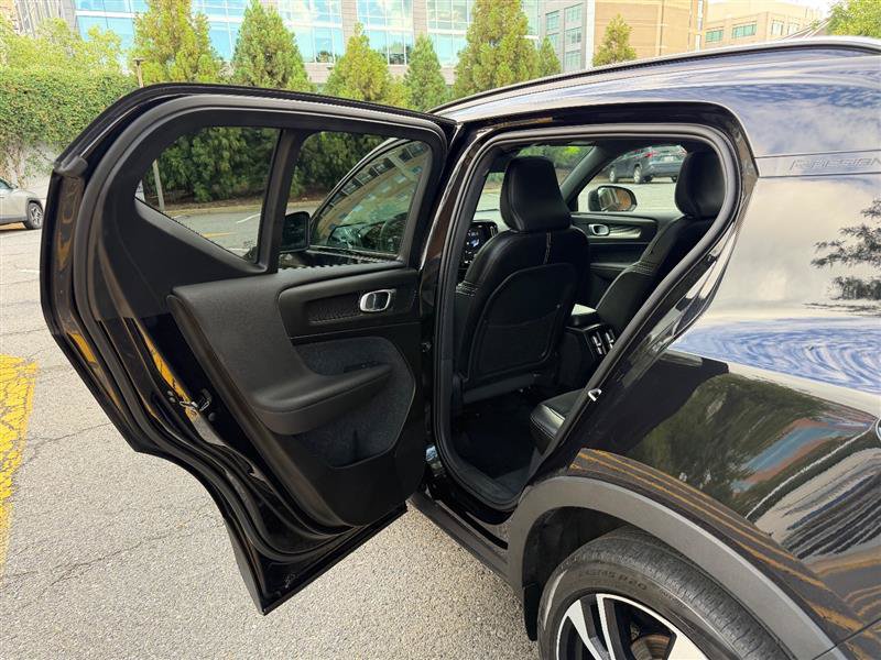 Used 2020 Volvo XC40 T5 R-Design w/ Protection Package Premier AWD/4WD image 25