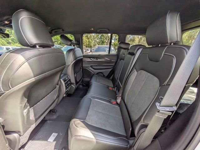 New 2025 Jeep Grand Cherokee Altitude image 12