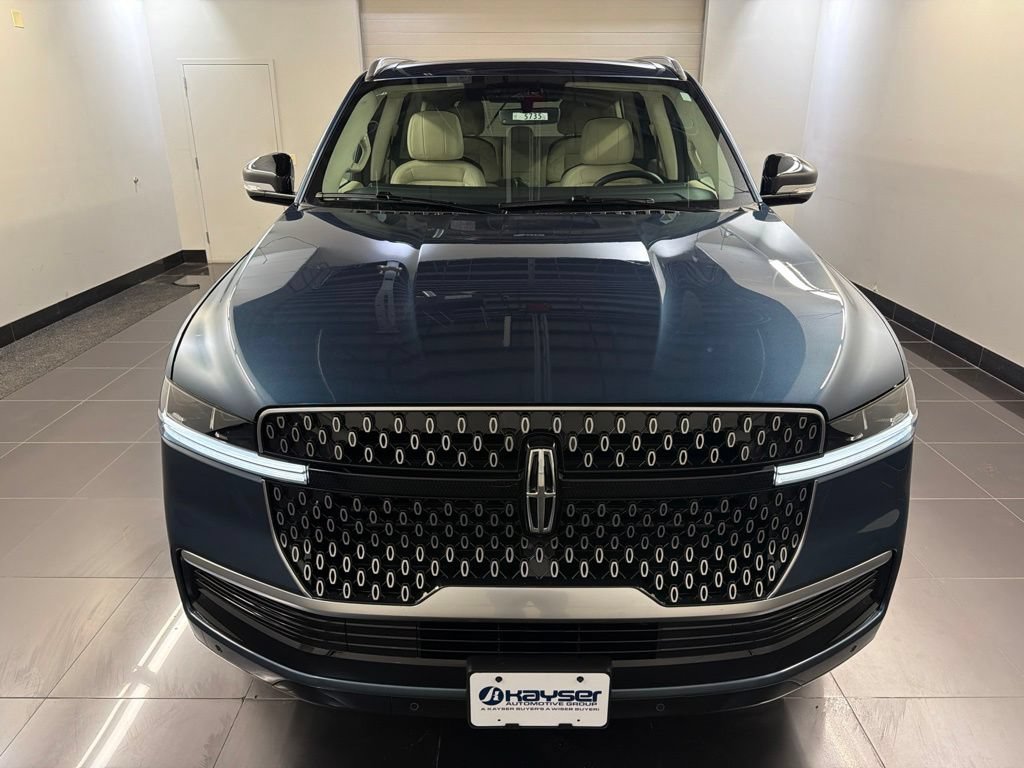 New 2027 Lincoln Navigator Reserve AWD/4WD image 2