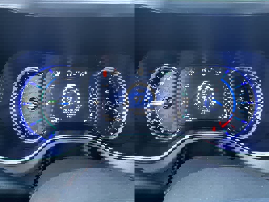 Used 2024 Chrysler Pacifica Premium image 16