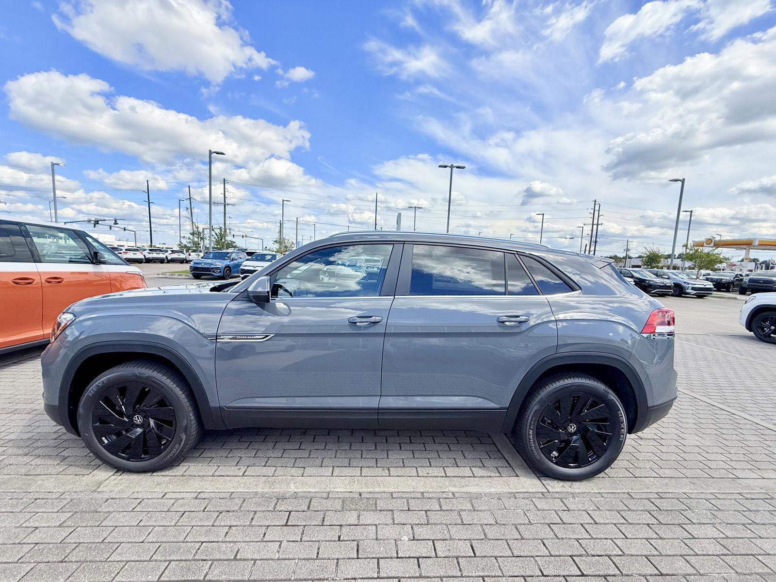 New 2026 Volkswagen Atlas Cross Sport SE image 6