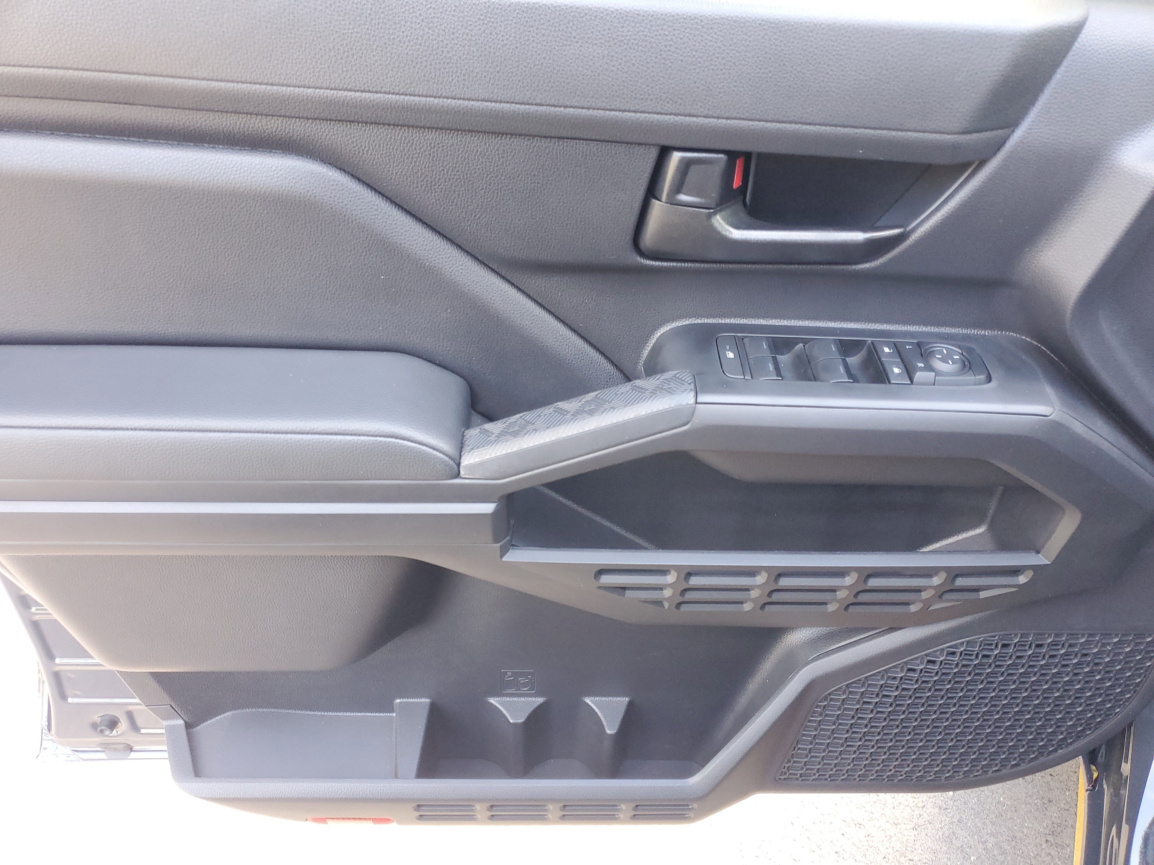 Used 2025 Toyota Tacoma SR image 16