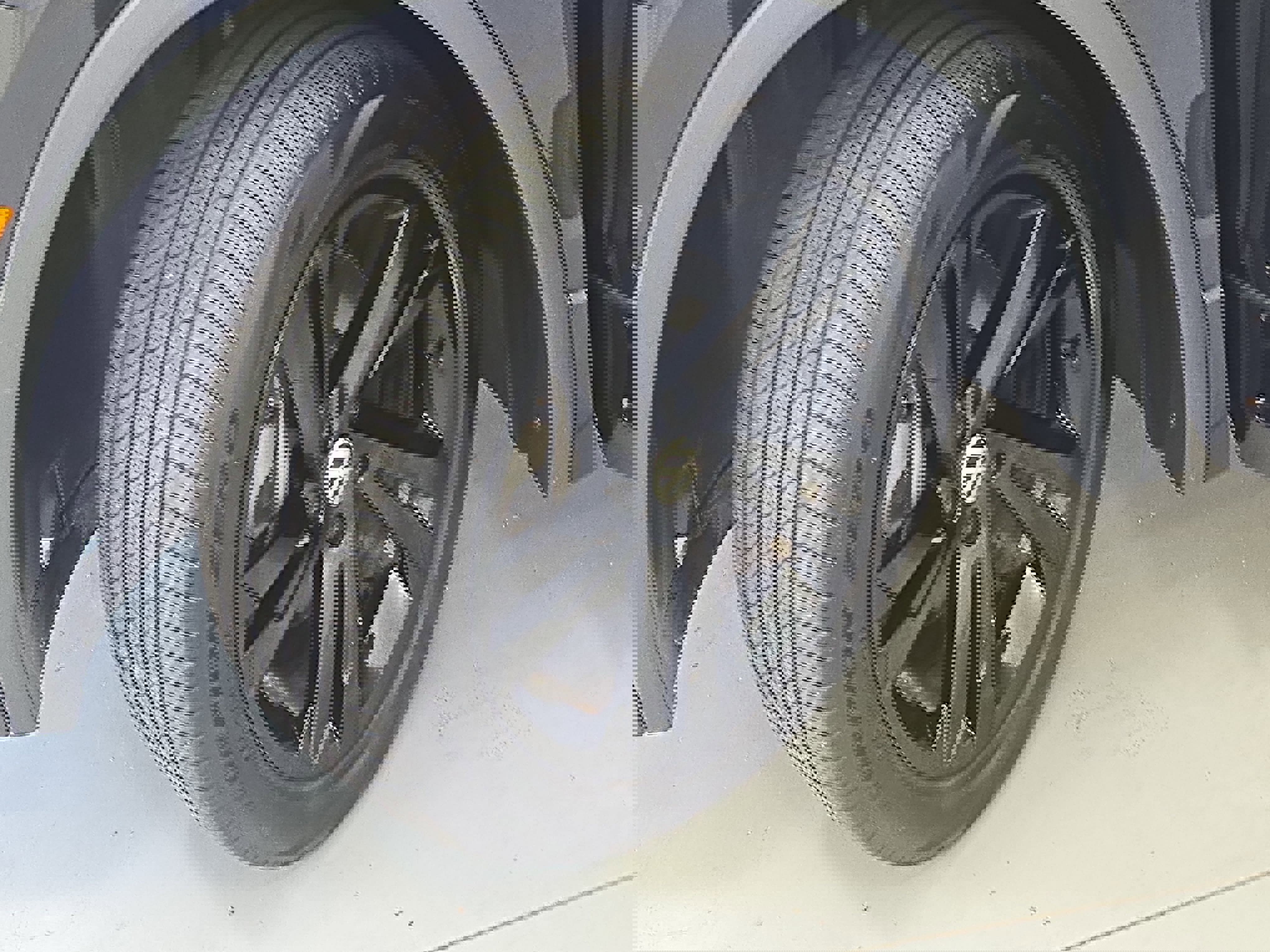 Certified 2024 Volkswagen Tiguan SE R-Line image 30