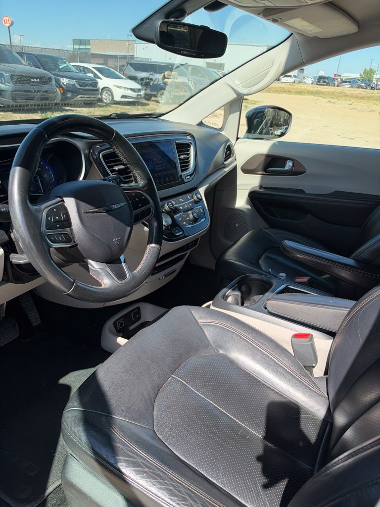Used 2017 Chrysler Pacifica Touring-L Plus FWD image 9