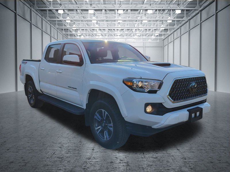 Used 2018 Toyota Tacoma TRD Sport AWD/4WD image 4