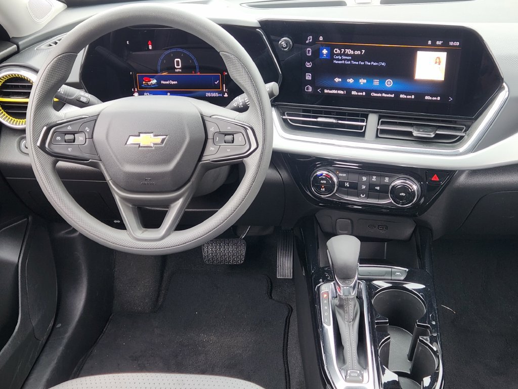Used 2025 Chevrolet Trax LT FWD image 26