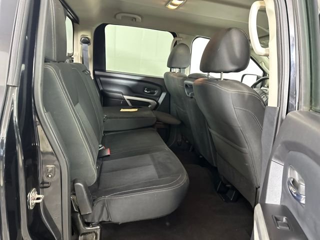 Used 2019 Nissan Titan SV image 27
