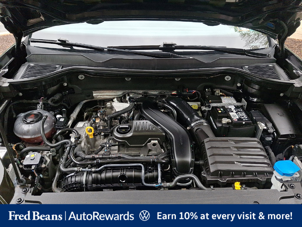 Certified 2025 Volkswagen Taos SE AWD/4WD image 32