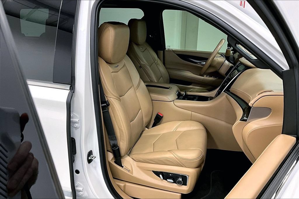 Used 2018 Cadillac Escalade Platinum AWD/4WD image 9