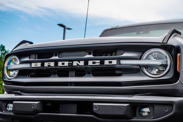 Used 2023 Ford Bronco Outer Banks AWD/4WD image 2