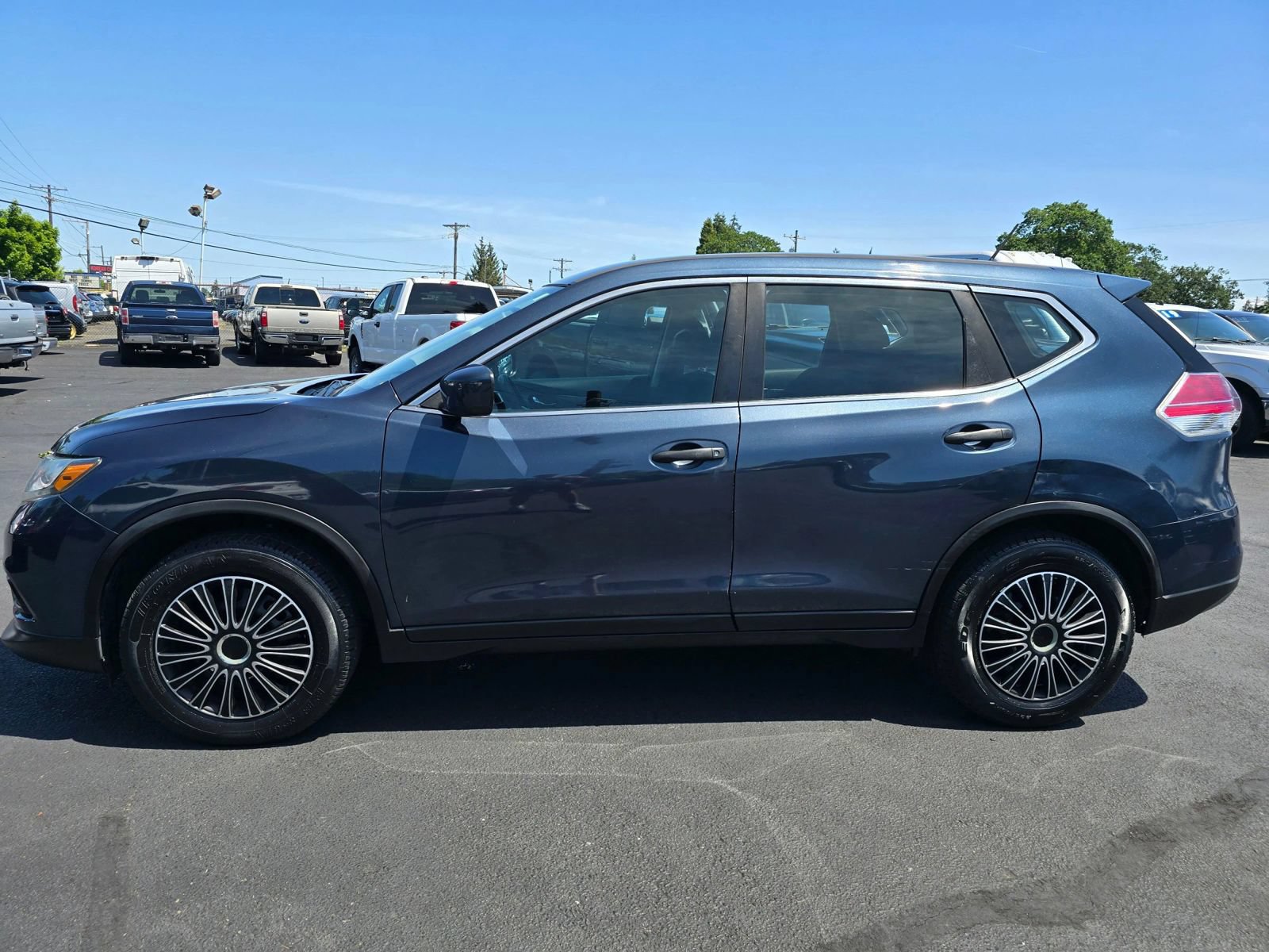 Used 2016 Nissan Rogue S FWD image 2
