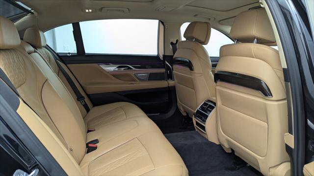 Used 2017 BMW 740i RWD image 18