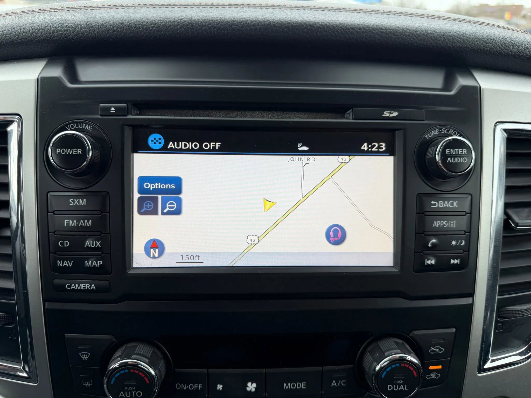 Used 2018 Nissan Titan SL AWD/4WD image 17